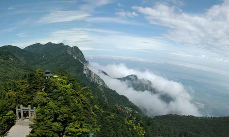 Gunung Di China Yang Ramah Untuk Rekreasi Keluarga